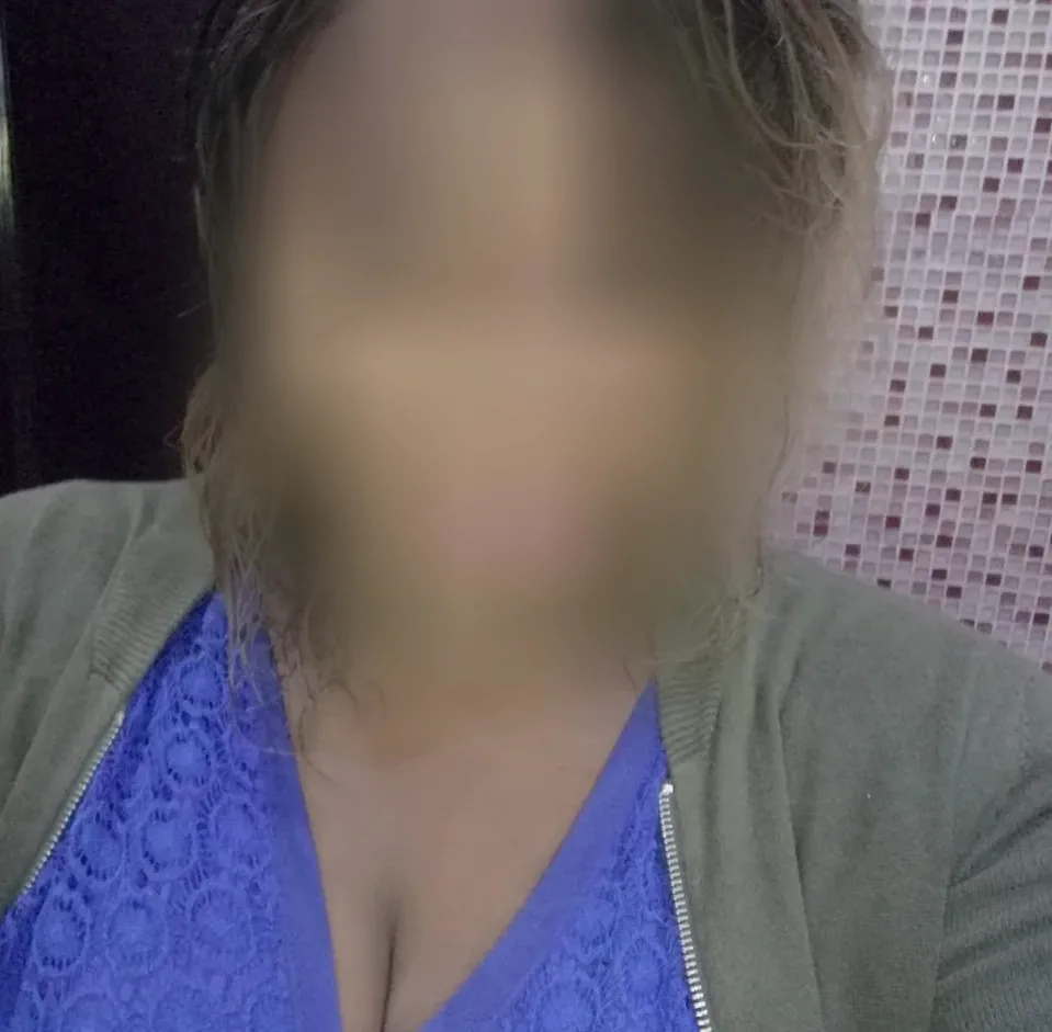 Aada, 27